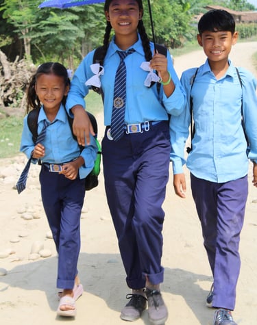 schoolchildren in Thakurdwara