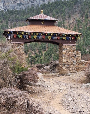 porte de village dans le Dolpo