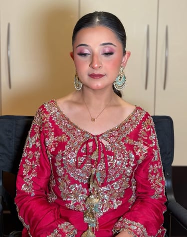 Classic red bridal makeover with heavy jewellery Dubai.