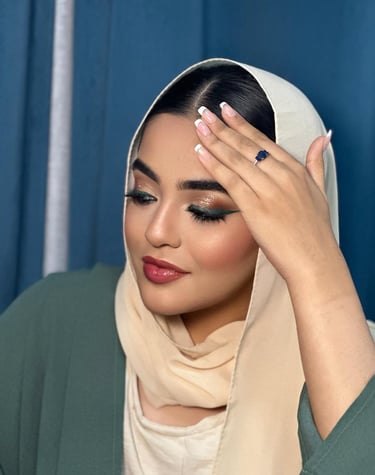 a woman in a hijab wearing a hijab, Hijab Stylist Dubai