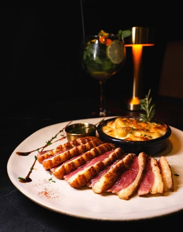 Assiette de viande halal et accompagnements maison au restaurant La Parisienne à Nîmes