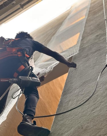 Evening view of a pigeon-free apartment balcony thanks to the neatly installed anti-pigeon net.