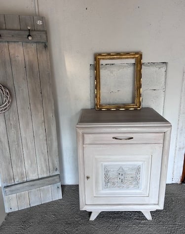 Meuble d'appoint revisité en style Shabby Chic