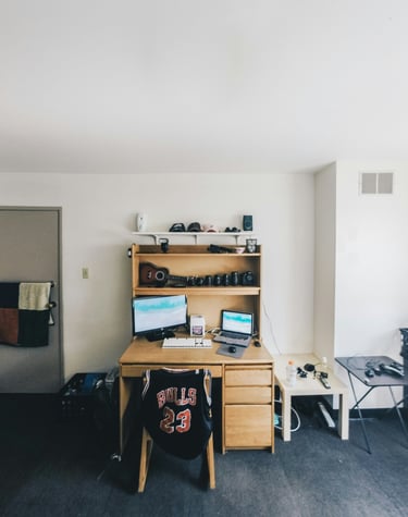 stanza disordinata di uno studente