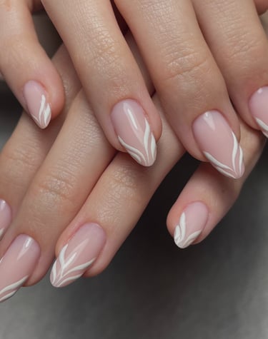 Manikiūras su elegantiškomis formomis