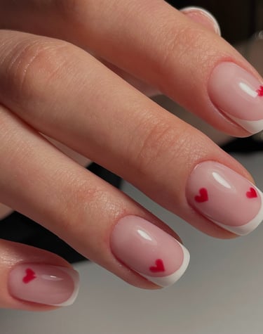 Manikiūras su širdelės formomis