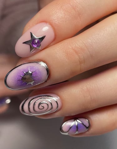 Manikiūras violetinės spalvos