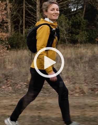 femme running trail