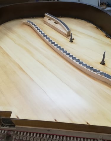 Flippotage Piano Steinway- Accordeur Lyon- Vernis de table d'harmonie Lyon