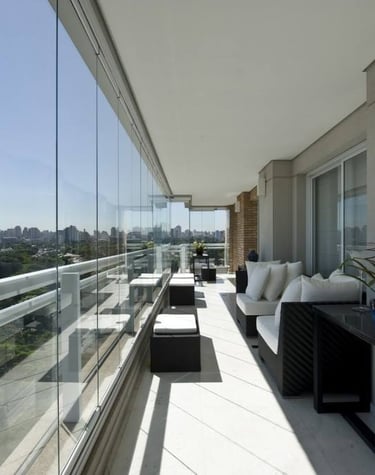 Cortinas de cristal en balcón.