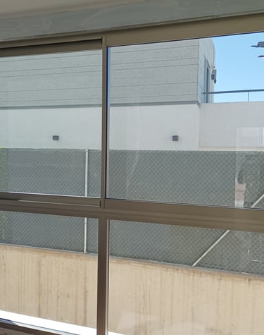 Ventana corredera con fijo inferior.