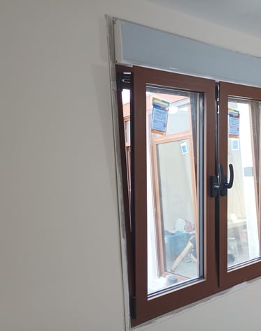 Ventana de tres hojas con Persiana.