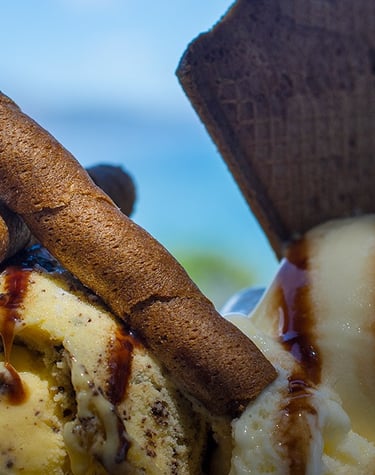 a dessert with cinnamon cinnamon ice cream and cinnamon cinnamon cinnamon cinnamon cinnamon ice cream