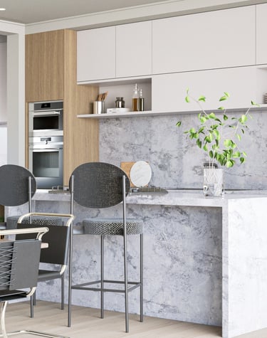 Une salle à manger avec une table en marbre et des chaises