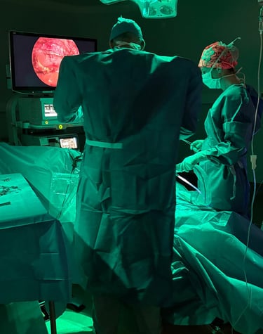 Le Dr Martigny teste des exosquelettes pour les interventions chirurgicales