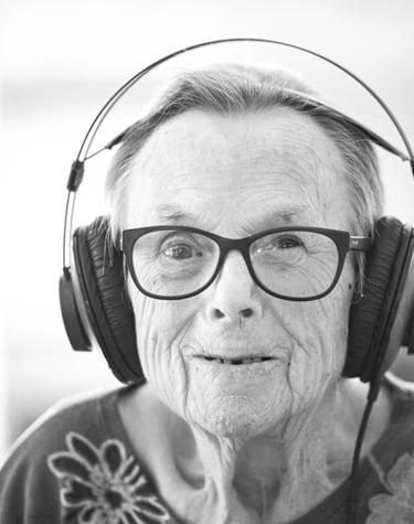 Ecoute réactivée ehpad arc en ciel fondation partage et vie casque personne agée