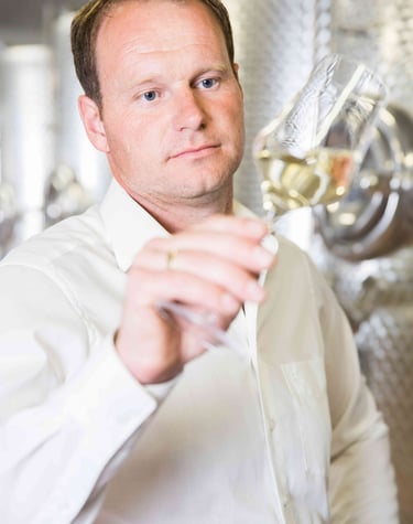 Franz Uhl mit Weinglas