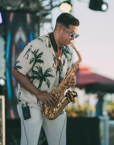 Hector Sax Booking in Dominican Republic - Musiciansnyc with Violinistnyc.com Hire Saxophone for gig