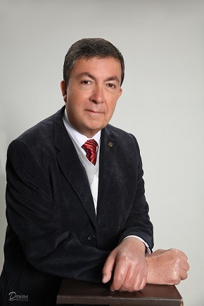 Descargar CV de Enrique Vargas al hacer clickk