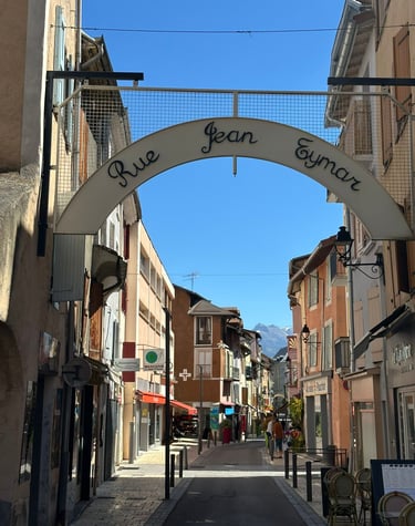 Rue Jean Eymar, dans le centre de Gap.