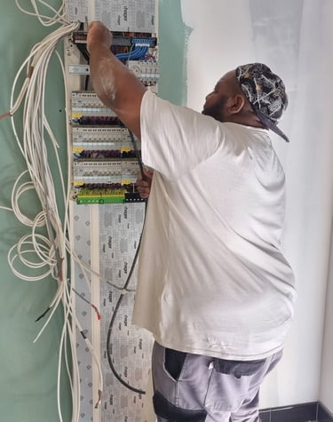 Installation d'un tableau éléctrique Schneider 4 rangées