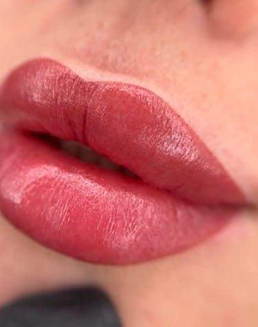 Lèvres en maquillage permanent chez Dermorepair Clinic 08000