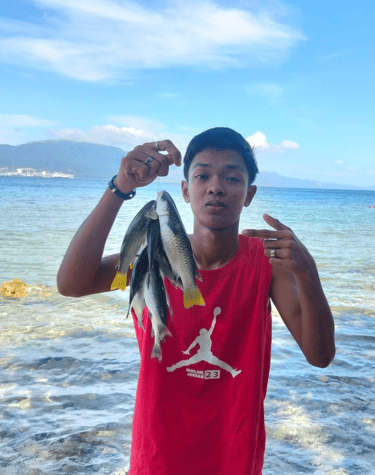 Kuya Unyot fishing in Verde Island