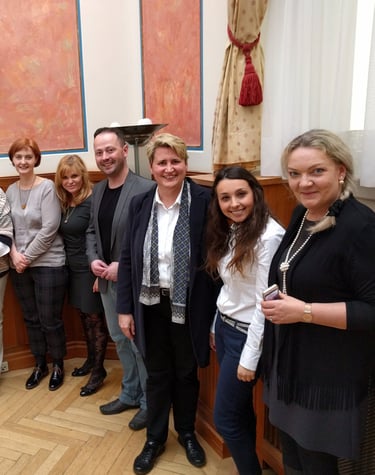 Mag. Natascha Ljubic, BSc  Online Marketing Expertin • Social Media Strategin • KI-Beraterin