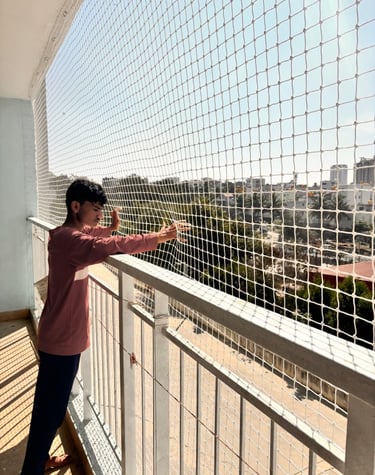 Staircase safety net installed in a residential building, ensuring protection without obstructing th