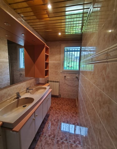 Salle de bain vintage carrelage beige