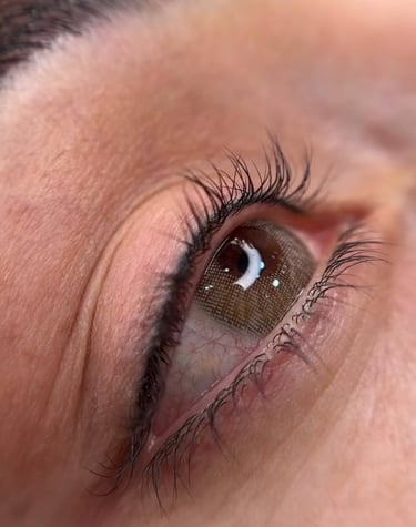 Permnent eyeliner tattoo showing defined lash line at Glam S Beauty.