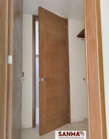 puerta de madera fraccionamiento