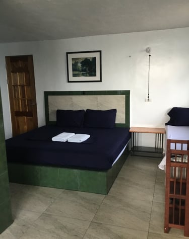 King size bed Callachuchi Homestay