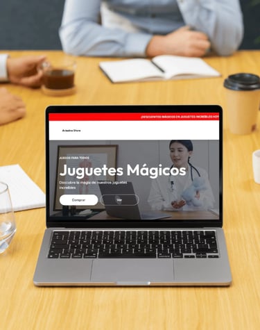 Pantalla de una Laptop mostrando el diseño de una página web de una tienda de juguetes