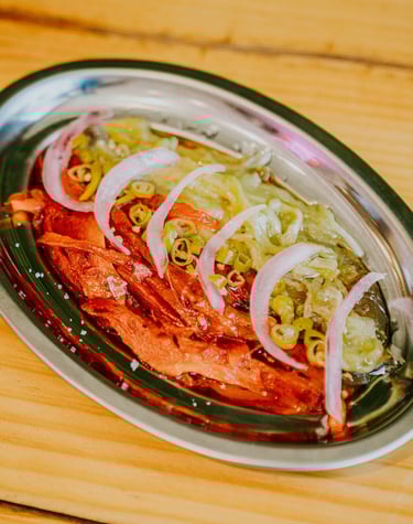 Escalivada con cebolla, pimientos y aceite de oliva en Santa Lola