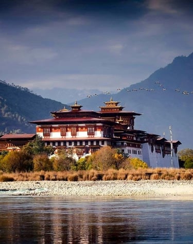 The_Majestic_Punakha_Dzong_with_View_Of_Glacial_Water_in_the_Front