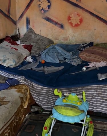 Umenneskelig boforhold inni huset.