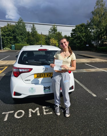 Amber passed her driving test with Let's Pass 1st driving school in Basingstoke Test Center. 