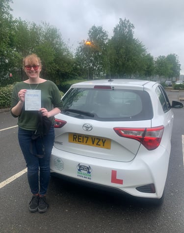 Louisa passed her driving test with Let's Pass 1st driving school in Farnborough Test Center. 