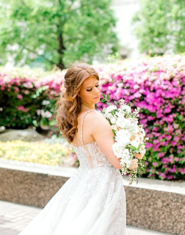 "Experienced wedding event planner coordinating a beautifully customized celebration with elegant dé