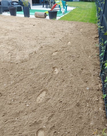 Terravis Nivellement travaux-de-terrassement-maison-jardin-terravis-mini-pelle-camion-terre