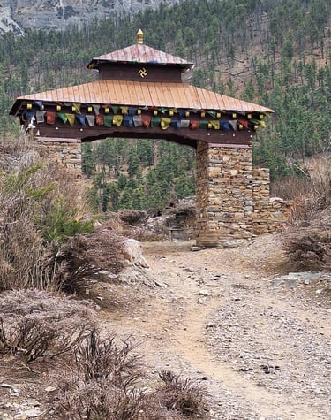 porte de village dans le Dolpo