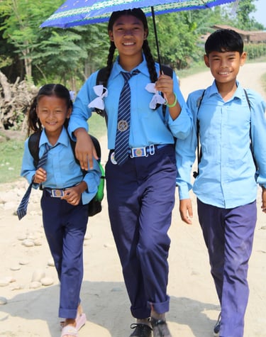 écolières en chemin