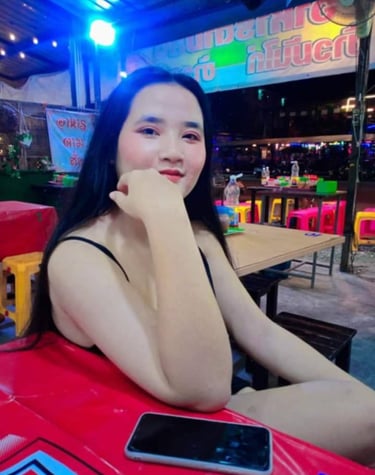 lady therapist sat on chair with arm leaning on table and hand on chin