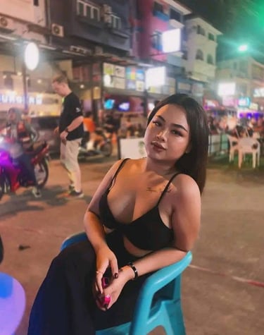Pattaya ladyboy therapist offering home massage