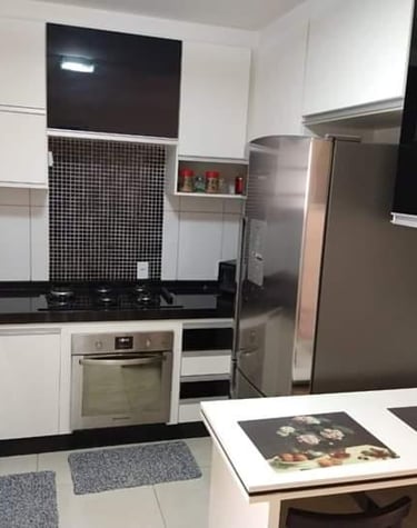 Projeto de marcenaria em Campinas/SP com cozinha planejada moderna e acabamento premium