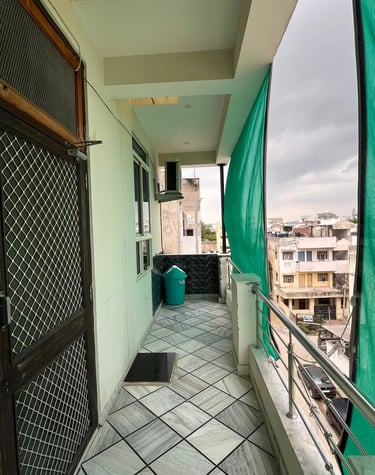 Spacious balcony of Siyash Luxury Girls PG in Pratap Nagar, Jaipur with open view