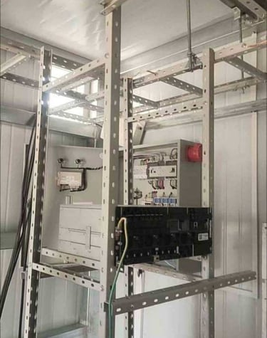 escalera de cable con sala de máquinas