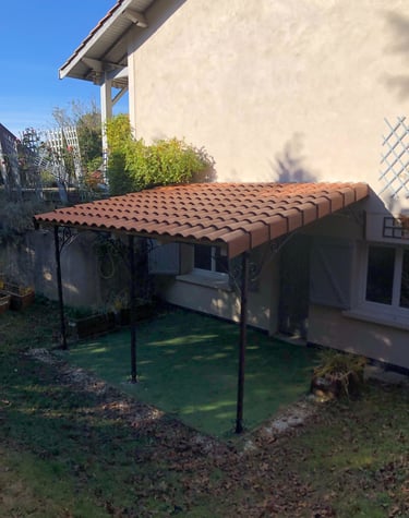 couverture en tuile sur une extension de toit