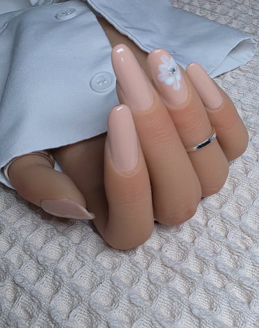 pose extension ongles capsules et vernis gel nude